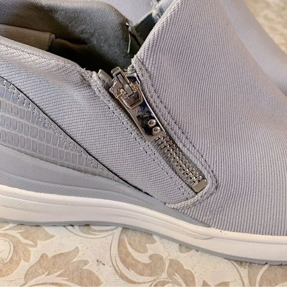 Ryka Boots ‘Guinevere’ Silver Gray Stretch & Side Zip NWOT Gorgeous - Picture 3 of 10